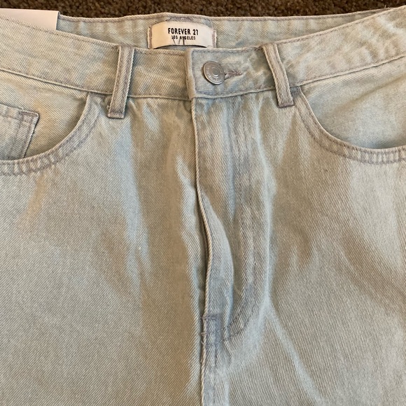 Concert Jeans 👖, ready to spice up any fit! High waist and super cute 🥰 - Picture 7 of 9